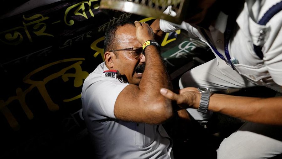 Ketegangan antara India dan Bangladesh telah meningkat ke level yang mengkhawatirkan setelah penangkapan seorang biksu Hindu baru-baru ini di Dhaka dan tuduhan bahwa warga Hindu dianiaya di negara berpenduduk mayoritas Muslim. (REUTERS/Sahiba Chawdhary)