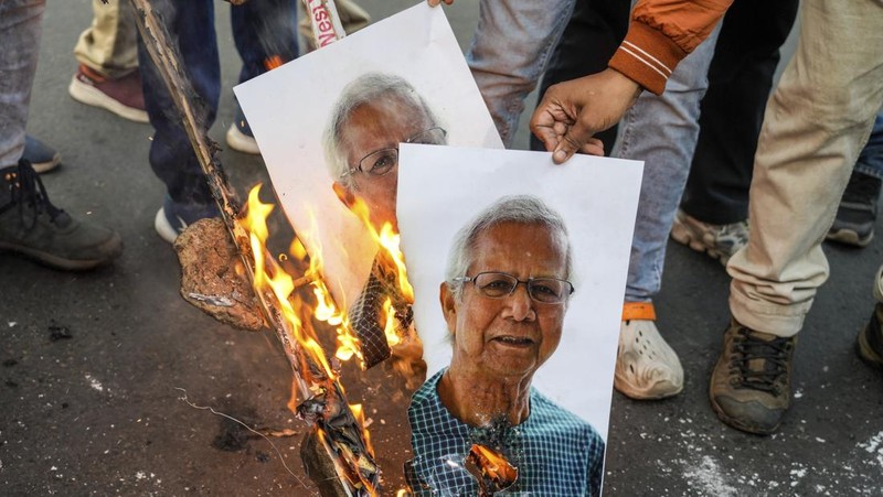Ketegangan antara India dan Bangladesh telah meningkat ke level yang mengkhawatirkan setelah penangkapan seorang biksu Hindu baru-baru ini di Dhaka dan tuduhan bahwa warga Hindu dianiaya di negara berpenduduk mayoritas Muslim. (REUTERS/Sahiba Chawdhary)