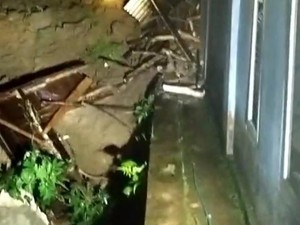 Hujan Berjam-jam, Longsor Timpa 2 Rumah di Pekalongan