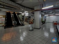 Mal Ternama di Jakbar Sunyi Senyap, Pedagang Satu per Satu Menghilang