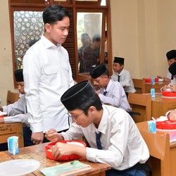 Kantor Sri Mulyani Pastikan MBG Tak Bebani Defisit APBN 2025