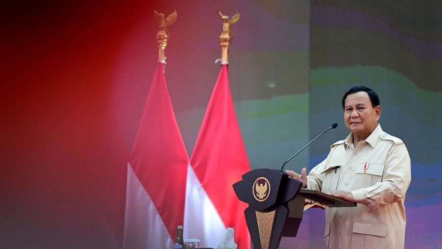 Presiden Prabowo Subianto memberikan arahan saat Apel Kepala Satuan Wilayah (Kasatwil) Polri Tahun 2024 di Akademi Kepolisian Semarang, Jawa Tengah, Rabu (11/12/2024). (Dok. BPMI)