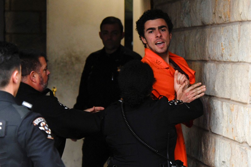 UNITEDHEALTH-CEO/ Luigi Mangione, 26, a suspect in the New York City killing of UnitedHealth executive Brian Thompson, arrives for an extradition hearing at Blair County Court House in Hollidaysburg, Pennsylvania, U.S. December 10, 2024. REUTERS/Matthew Hatcher