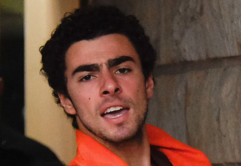 UNITEDHEALTH-CEO/ Luigi Mangione, 26, a suspect in the New York City killing of UnitedHealth executive Brian Thompson, arrives for an extradition hearing at Blair County Court House in Hollidaysburg, Pennsylvania, U.S. December 10, 2024. REUTERS/Matthew Hatcher