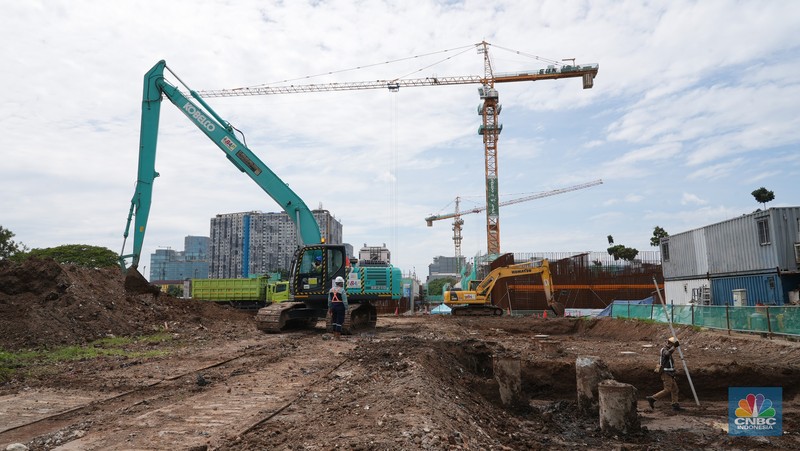 Aktivitas pekerja di proyek Jakarta Sewerage Development Project (JSDP) Zone 1 di Pluit, Jakarta, Kamis, (12/12/2024). Aktivitas pekerja di proyek Jakarta Sewerage Development Project (JSDP) Zone 1 di Pluit, Jakarta, Kamis, (12/12/2024). (CNBC Indonesia/Muhammad Sabki)