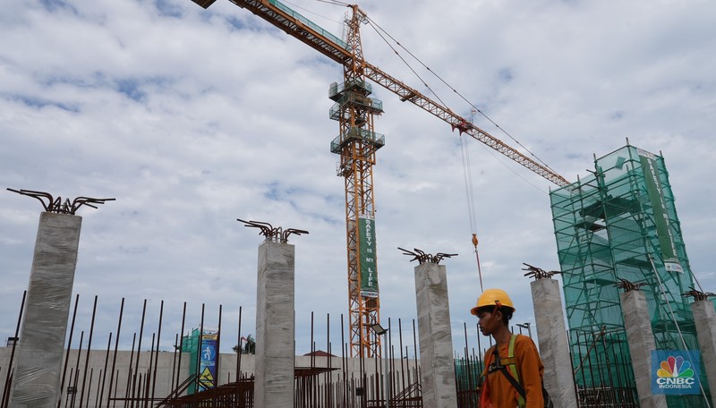 Aktivitas pekerja di proyek Jakarta Sewerage Development Project (JSDP) Zone 1 di Pluit, Jakarta, Kamis, (12/12/2024). Aktivitas pekerja di proyek Jakarta Sewerage Development Project (JSDP) Zone 1 di Pluit, Jakarta, Kamis, (12/12/2024). (CNBC Indonesia/Muhammad Sabki)