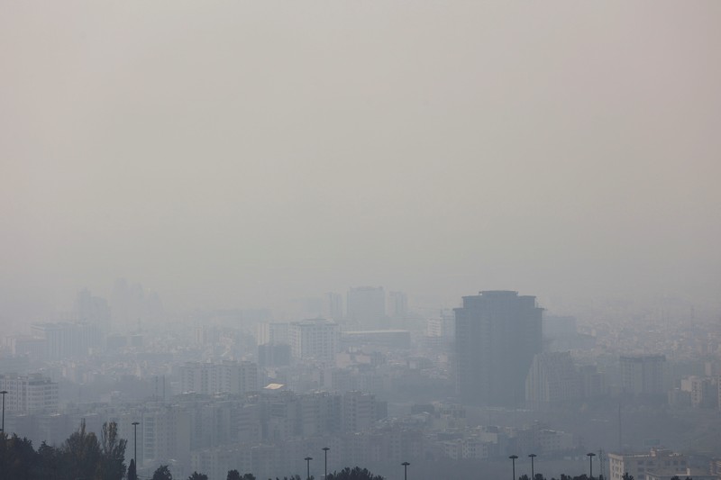 Menara telekomunikasi Milad dan bangunan terlihat di tengah polusi udara di Teheran, Iran, Rabu, 11 Desember 2024. Menara telekomunikasi Milad dan bangunan terlihat di tengah polusi udara di Teheran, Iran, Rabu, 11 Desember 2024. (AP Photo/Vahid Salemi)