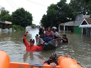 Demam hingga Penyakit Kulit Serang Korban Banjir Jombang