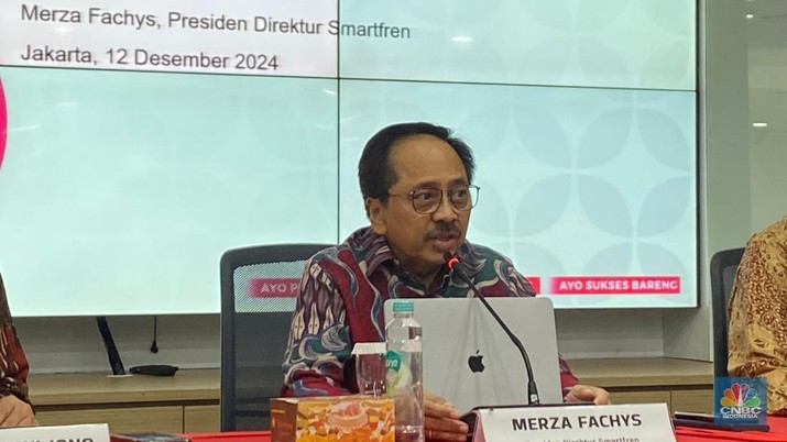CFO Smartfren, Antony Susilo, dalam konferensi pers terkait Merger XL-Smartfren, Kamis (12/12/2024). (CNBC Indonesia/Novina Putri Besari)