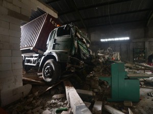 Truk-Bus Sering Jadi Penyebab Kecelakaan Maut: Peringatan buat Sopir!