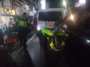 Detik-detik Angkot Rem Blong di Puncak Picu Tabrakan, Ada Motor Kejepit