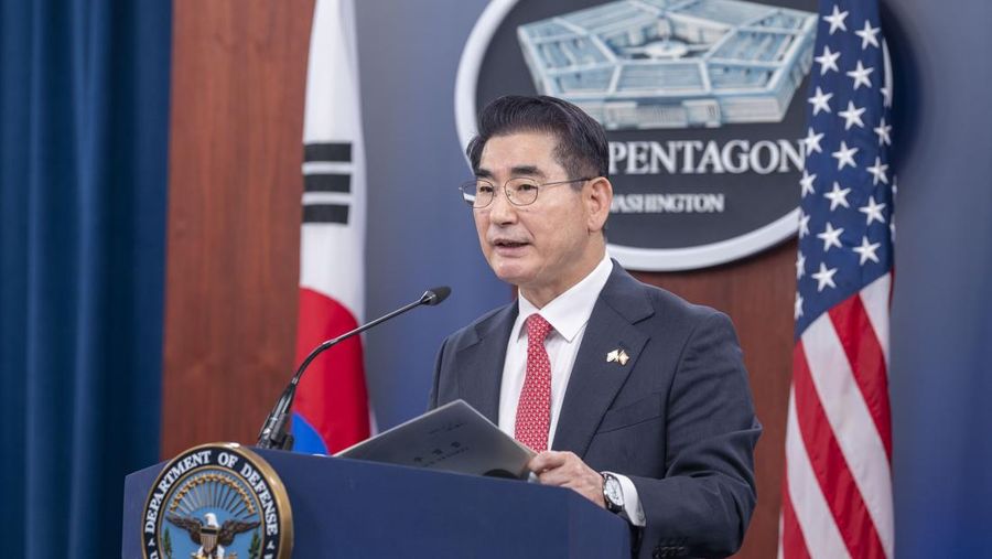 Menteri Pertahanan Korea Selatan Kim Yong Hyun berbicara dalam jumpa pers bersama Menteri Pertahanan Lloyd Austin di Pentagon pada Rabu, 30 Oktober 2024 di Washington. (AP Photo/Kevin Wolf)