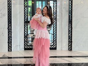 Most Pop: Gaya Jessica Mila dan Putrinya Tampil Kembar Bak Princess