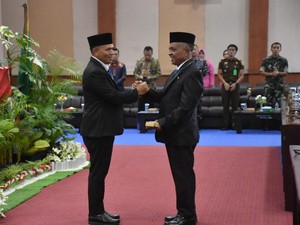 Yosep Supandi Dilantik Gantikan Mario Pranda Jadi Anggota DPRD Manggarai Barat