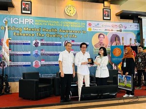 Direktur Sido Muncul Cerita Pengalaman Bisnis ke Mahasiswa STIKES Semarang