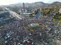 Menyemut! Warga Suriah Turun ke Jalan, Rayakan Jatuhnya Rezim Assad