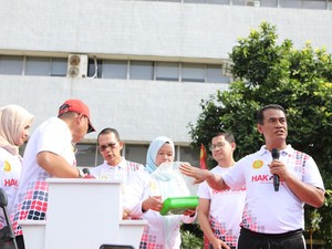 Mentan Bagikan Sajadah & Tikus ke Staf di Peringatan Hari Antikorupsi