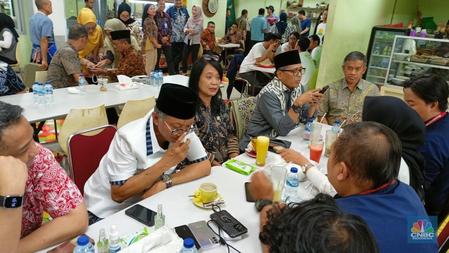 Menteri Pekerjaan Umum, Dody Hanggodo saat ngopi bareng Wartawan Infrastruktur di Kementerian PUPR, Jumat (13/12/2024). (CNBC Indonesia/Ferry Sandi)
