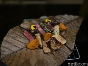 Sensasi Menikmati Tajima Beef yang Umami di Ketinggian Lantai 90