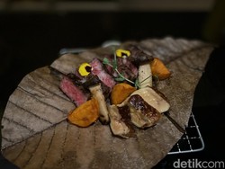 Sensasi Menikmati Tajima Beef yang Umami di Ketinggian Lantai 90 Sensasi Menikmati Tajima Beef yang Umami di Ketinggian Lantai 90