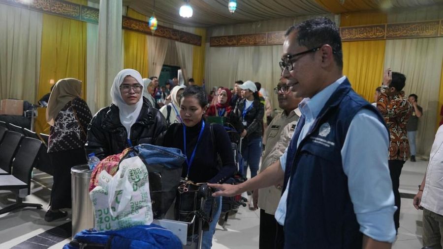 Pemerintah Republik Indonesia berhasil mengevakuasi Warga Negara Indonesia (WNI) yang terdampak konflik di Suriah. Pada tanggal 12 Desember 2024, sejumlah 37 WNI yang terdiri dari 35 WNI dan 2 staf pendamping KBRI Damascus, telah tiba dengan selamat di tanah air. Ketibaan terbagi ke dalam tiga penerbangan. (Kemlu)