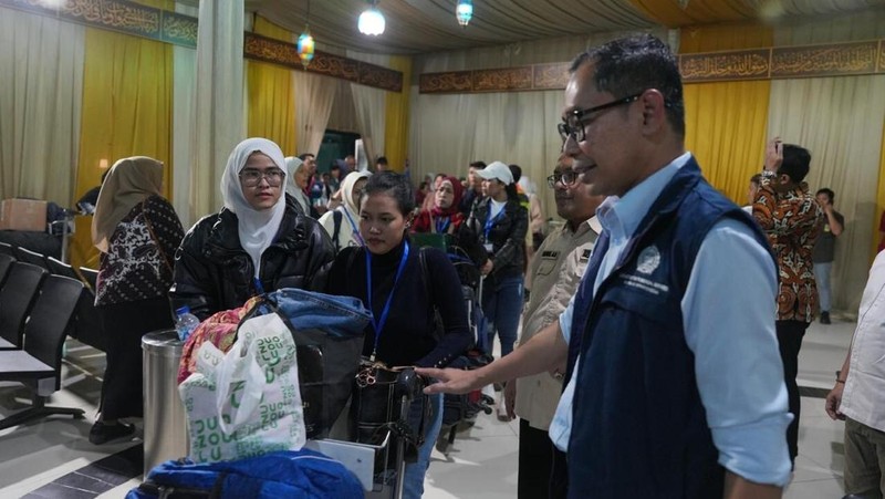 Pemerintah Republik Indonesia berhasil mengevakuasi Warga Negara Indonesia (WNI) yang terdampak konflik di Suriah. Pada tanggal 12 Desember 2024, sejumlah 37 WNI yang terdiri dari 35 WNI dan 2 staf pendamping KBRI Damascus, telah tiba dengan selamat di tanah air. Ketibaan terbagi ke dalam tiga penerbangan. (Kemlu)