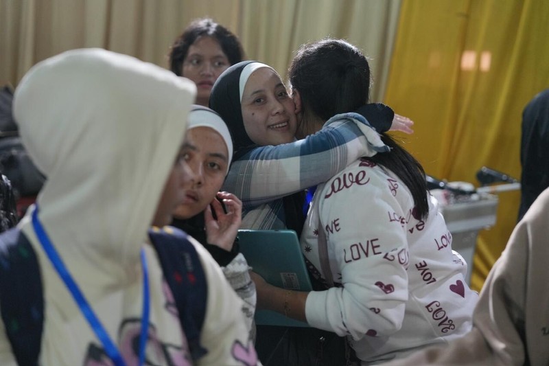 Pemerintah Republik Indonesia berhasil mengevakuasi Warga Negara Indonesia (WNI) yang terdampak konflik di Suriah. Pada tanggal 12 Desember 2024, sejumlah 37 WNI yang terdiri dari 35 WNI dan 2 staf pendamping KBRI Damascus, telah tiba dengan selamat di tanah air. Ketibaan terbagi ke dalam tiga penerbangan. (Kemlu) Pemerintah Republik Indonesia berhasil mengevakuasi Warga Negara Indonesia (WNI) yang terdampak konflik di Suriah. Pada tanggal 12 Desember 2024, sejumlah 37 WNI yang terdiri dari 35 WNI dan 2 staf pendamping KBRI Damascus, telah tiba dengan selamat di tanah air. Ketibaan terbagi ke dalam tiga penerbangan. (Kemlu)