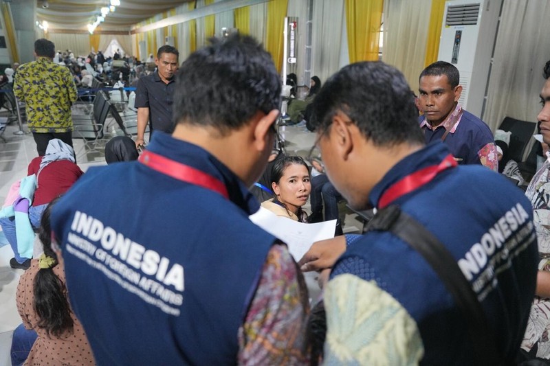 Pemerintah Republik Indonesia berhasil mengevakuasi Warga Negara Indonesia (WNI) yang terdampak konflik di Suriah. Pada tanggal 12 Desember 2024, sejumlah 37 WNI yang terdiri dari 35 WNI dan 2 staf pendamping KBRI Damascus, telah tiba dengan selamat di tanah air. Ketibaan terbagi ke dalam tiga penerbangan. (Kemlu)