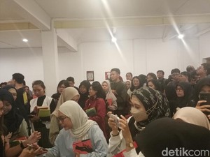 Antusias Pembaca Sambut Novel Terbaru Eka Kurniawan di Surabaya