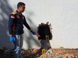 Maling Jebol Tembok Minimarket di Tasik, Gasak Barang-Uang