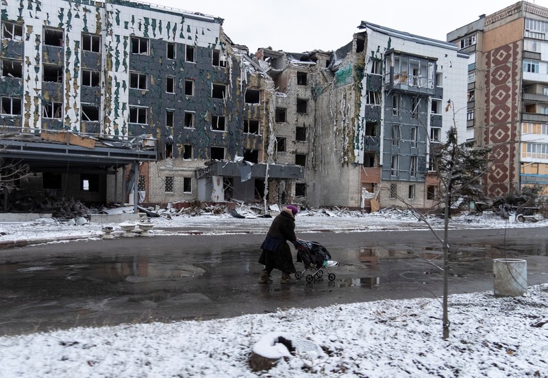 Suasana musim dinigin saat tanpa listrik, air, gas, dan pemanas di kota Pokrovsk, Ukraina, Kamis (12/12/2024). (REUTERS)