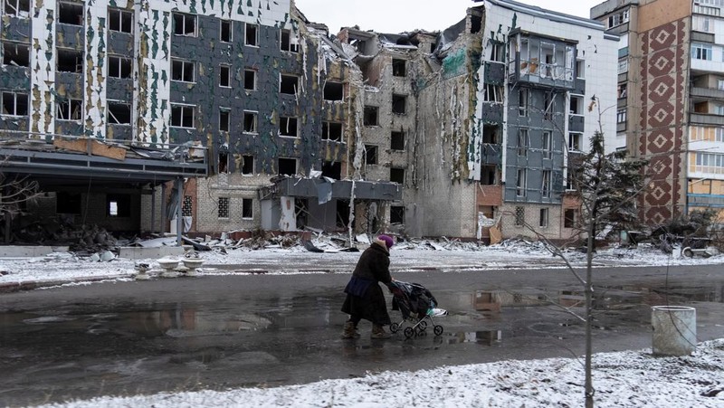 Suasana musim dinigin saat tanpa listrik, air, gas, dan pemanas di kota Pokrovsk, Ukraina, Kamis (12/12/2024). (REUTERS)