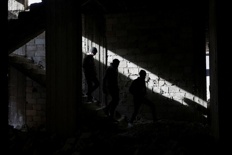 Distrik Tadamon di Damaskus dipenuhi tulang-belulang setelah apa yang digambarkan oleh penduduk dan kelompok-kelompok hak asasi manusia sebagai pembunuhan selama bertahun-tahun di sana di bawah kekuasaan Bashar al-Assad dari Suriah. (REUTERS/Amr Abdallah Dalsh) Distrik Tadamon di Damaskus dipenuhi tulang-belulang setelah apa yang digambarkan oleh penduduk dan kelompok-kelompok hak asasi manusia sebagai pembunuhan selama bertahun-tahun di sana di bawah kekuasaan Bashar al-Assad dari Suriah. (REUTERS/Amr Abdallah Dalsh)
