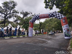 Keseruan Beradu Nyali Meluncur di Atas Kereta Peti Sabun