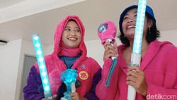 Shawol Cosplay Jadi BOK-SILLee di HUT Ke-23 Transmedia
