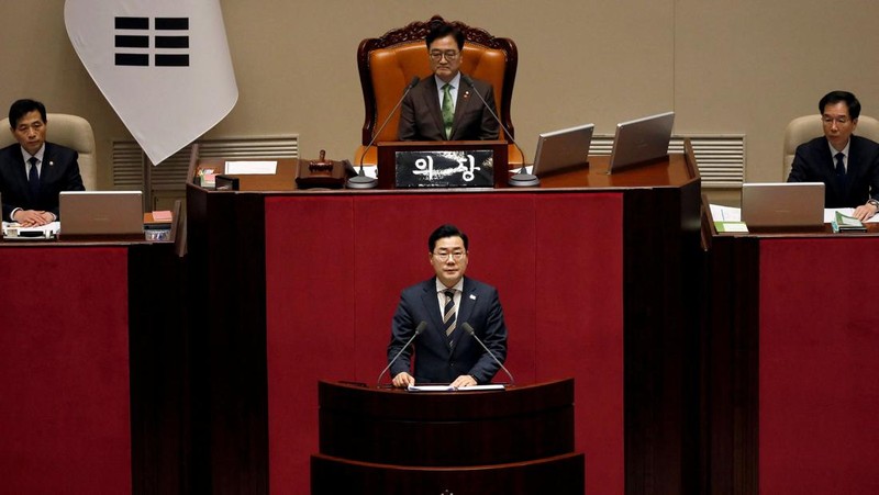 Suasana saat berlangsungnya sesi pleno pemungutan suara pemakzulan Presiden Yoon Suk Yeol di Majelis Nasional di Seoul, Korea Selatan, Sabtu (14/12/2024). (Woohae Cho/Pool via REUTERS)