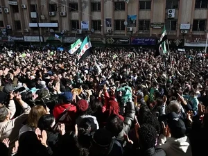 Bergembira, Ribuan Warga Suriah Rayakan Tergulingnya Assad
