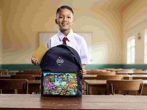 Telkomsel Ajak Pelanggan Tukarkan Poin buat Donasi Tas Sekolah Pelajar