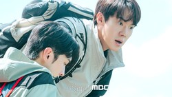 Chae Soo Bin Hilang, Yoo Yeon Seok Panik di Episode 6 When the Phone Rings