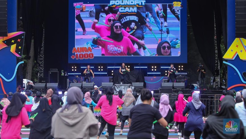 Puluhan balita antusias mengikuti lomba Push Bike kategori 5 tahun di acara Day 2 HUT Transmedia 23 yang dihelat di Istora Senayan, Jakarta, Minggu (15/12/2024). (CNBC Indonesia/Faisal Rahman)