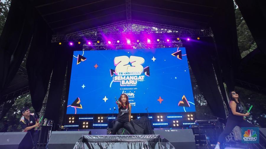 Puluhan balita antusias mengikuti lomba Push Bike kategori 5 tahun di acara Day 2 HUT Transmedia 23 yang dihelat di Istora Senayan, Jakarta, Minggu (15/12/2024). (CNBC Indonesia/Faisal Rahman)