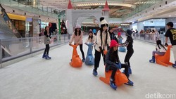 Serunya Wahana Ice Skating-Gokar Dalam Mal Temani Libur Nataru di Surabaya