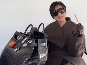 Kris Jenner Bawa Tas Hermes Rp 3,2 Miliar Sebesar Koper, Isinya Underwear Pria