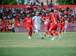 Babak Pertama Semen Padang Vs Persebaya Tanpa Gol