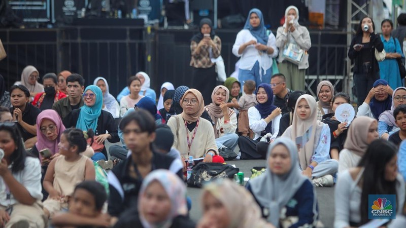 SHINee Minho tampil memeriahkan HUT Transmedia 23 di Istora Senayan, Jakarta, Minggu (15/12/2024). (CNBC Indonesia/Faisal Rahman)