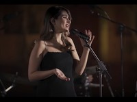 Penyanyi asal Iran, Parastoo Ahmadi. (Tangkapan Layar Youtube/Parastoo Ahmadi)