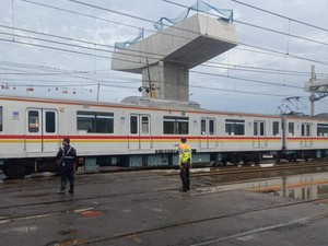 19 Perjalanan KRL Jakarta Kota-Priok Dibatalkan Imbas Banjir Rob