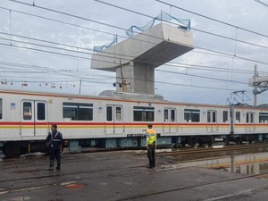 Aduh! Perjalanan KRL Tanjung Priok Sempat Terganggu Imbas Banjir Rob