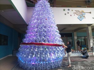 Pesan di Balik Pohon Natal Unik Berbahan Galon di Gereja Pati