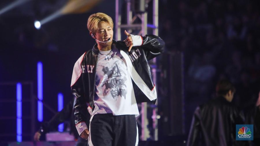 SHINee Minho tampil memeriahkan HUT Transmedia 23 di Istora Senayan, Jakarta, Minggu (15/12/2024). (վ/Faisal Rahman)